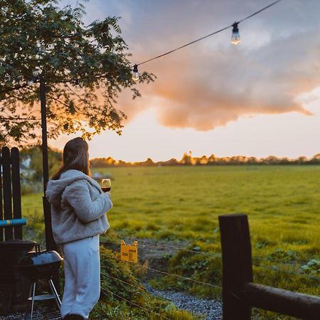 The Horrrsebox Tinyhouse Glamping Hotel Garadice Buitenkant foto