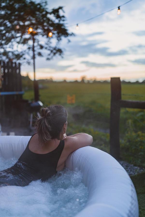 The Horrrsebox Tinyhouse Glamping Hotel Garadice Buitenkant foto