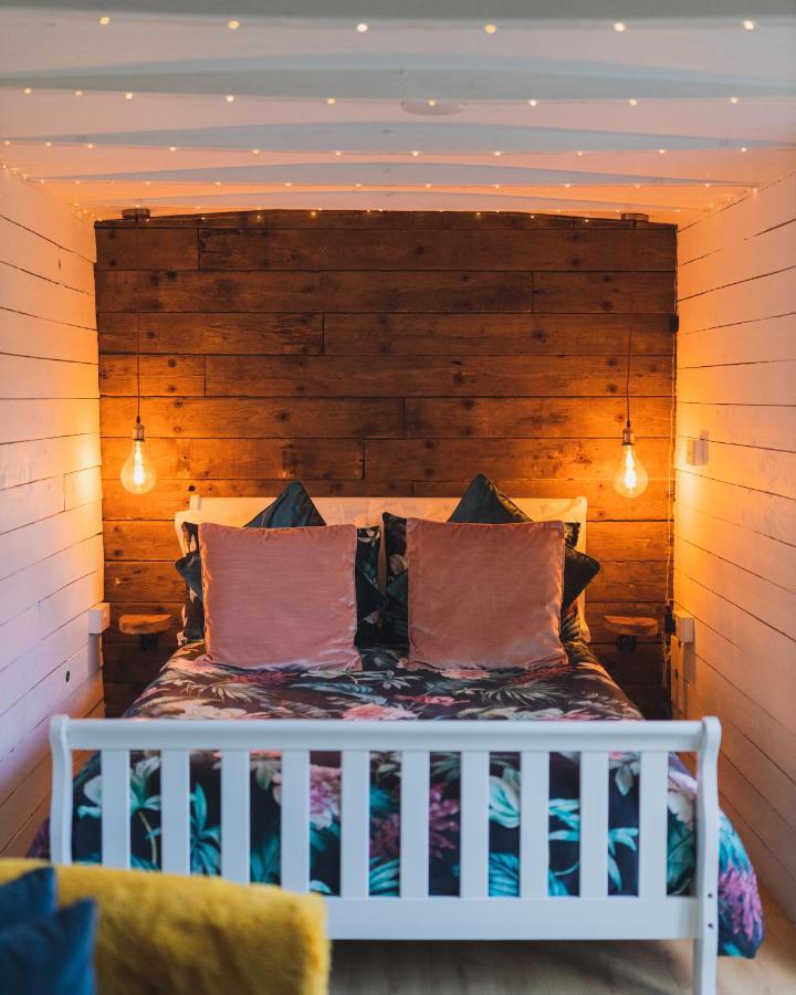 The Horrrsebox Tinyhouse Glamping Hotel Garadice Buitenkant foto