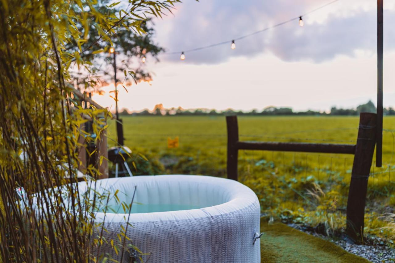 The Horrrsebox Tinyhouse Glamping Hotel Garadice Buitenkant foto